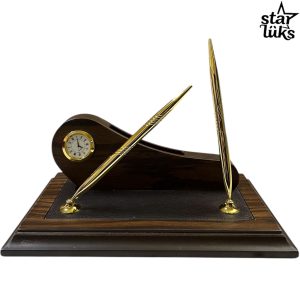 Ahşap Lacivert Deri Saatli Kalemli Masa İsimliği